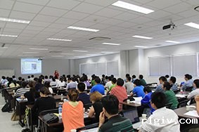 可容纳300人的研修室