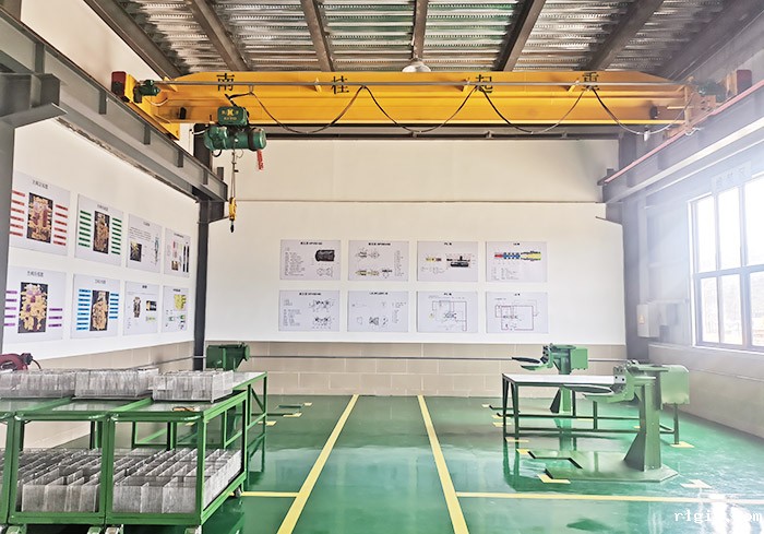 液压件无尘修理室